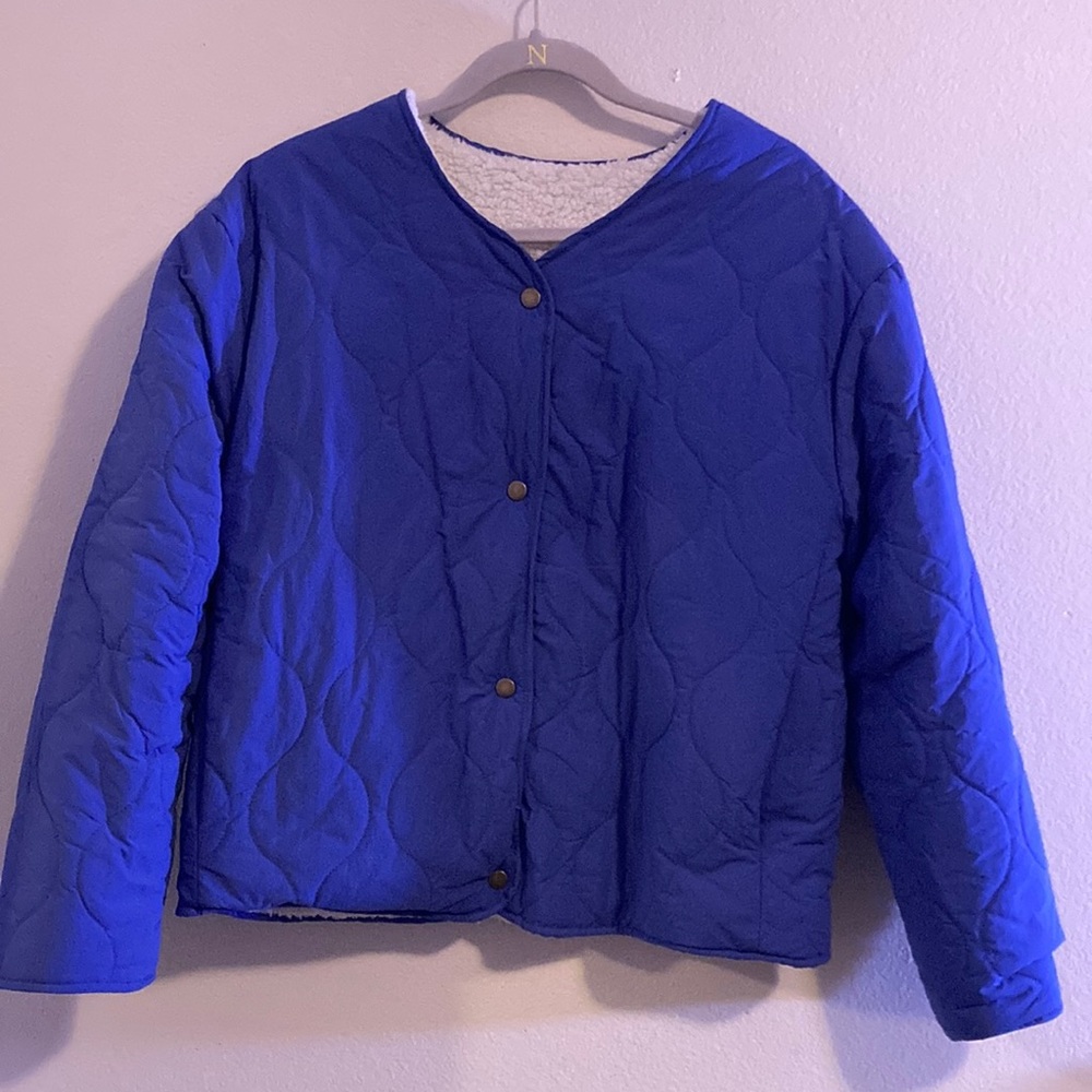 Reversible blue and white puffer jacket